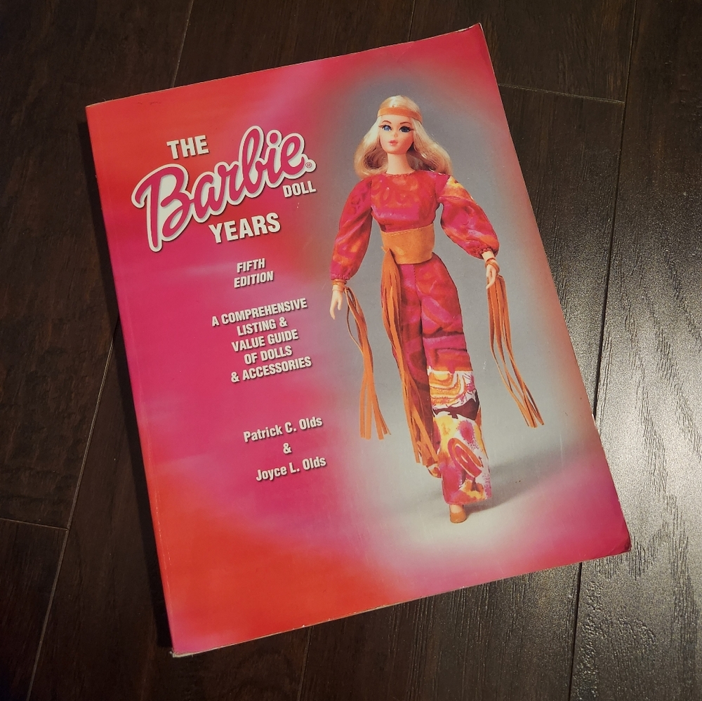 The Barbie Doll Years by Patrick C. Olds & Joyce L. Olds Fifth Edition 384 Pages